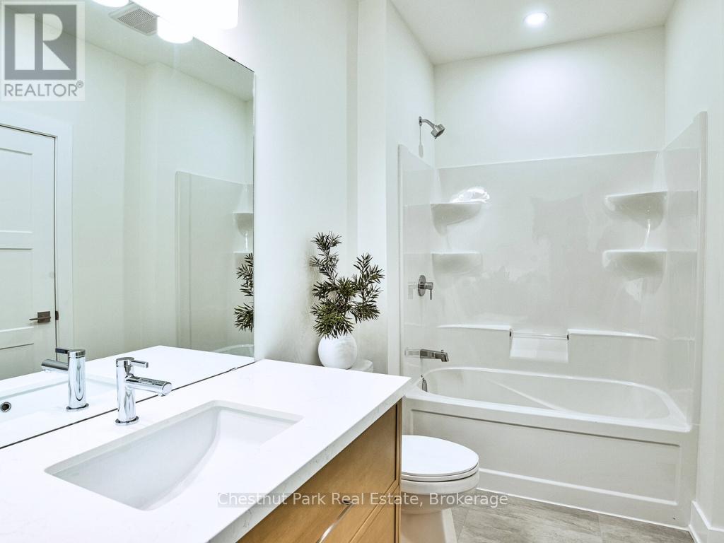 2 Black Spruce Street, Huntsville (Chaffey), ON - Indoor Photo Showing Bathroom