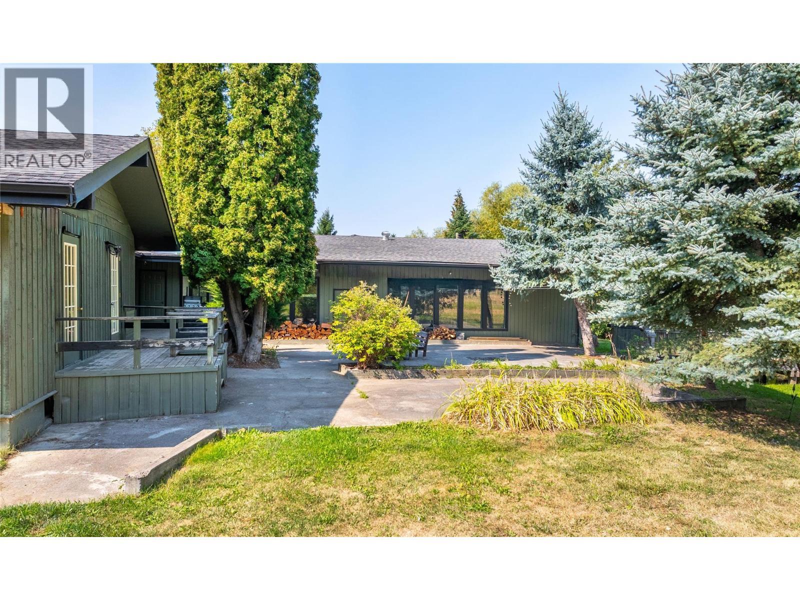 4580 44Th Street, Canyon, BC - Outdoor