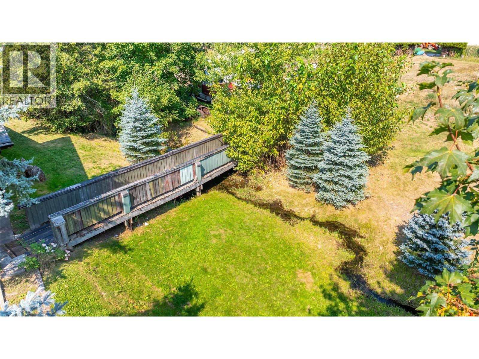 4580 44Th Street, Canyon, BC - Outdoor