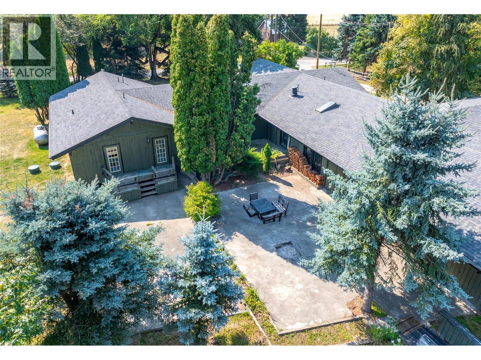 4580 44Th Street, Canyon, BC - Outdoor