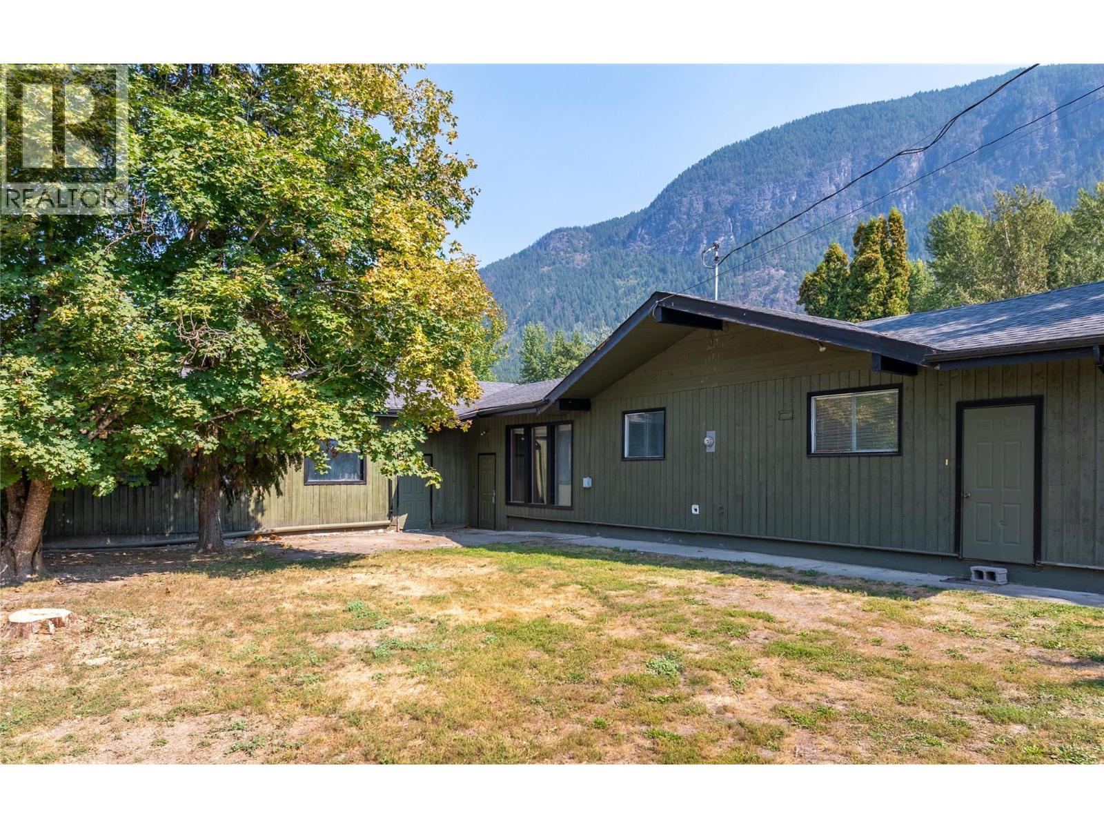 4580 44Th Street, Canyon, BC - Outdoor