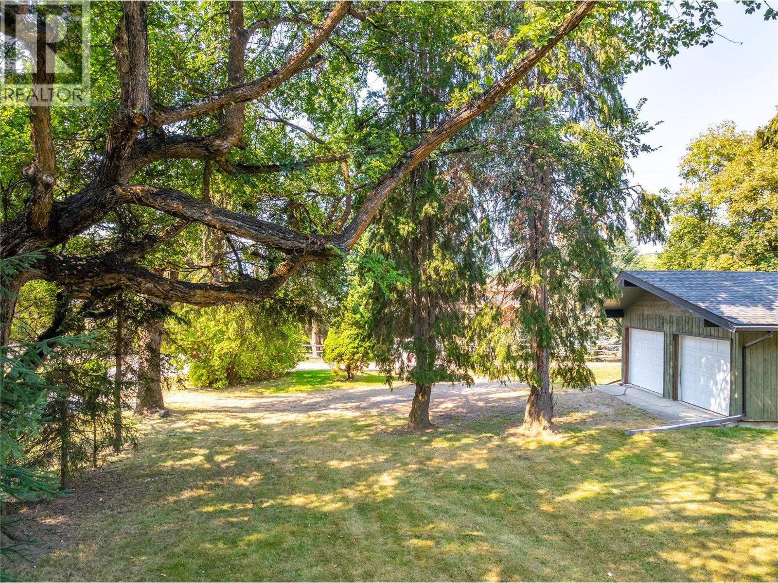 4580 44Th Street, Canyon, BC - Outdoor