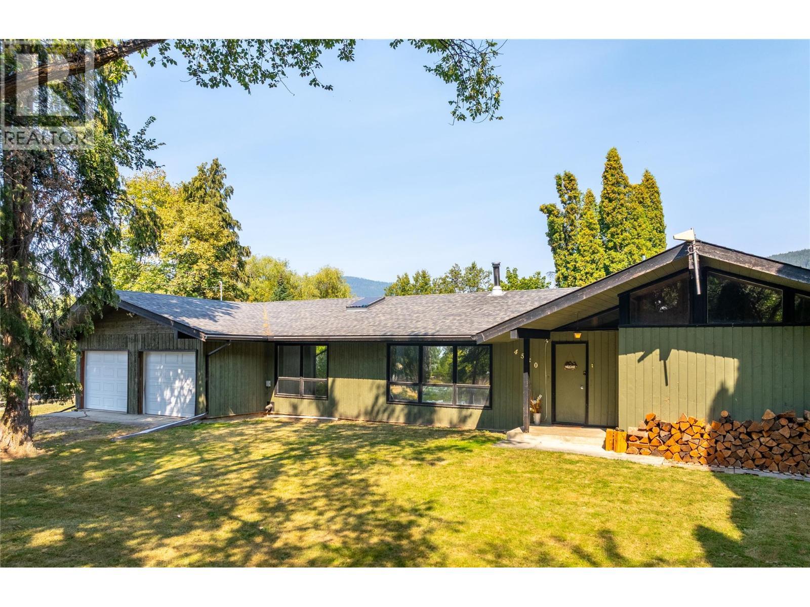 4580 44Th Street, Canyon, BC - Outdoor