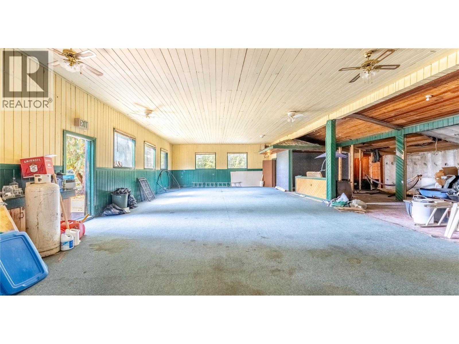 4580 44Th Street, Canyon, BC - Indoor