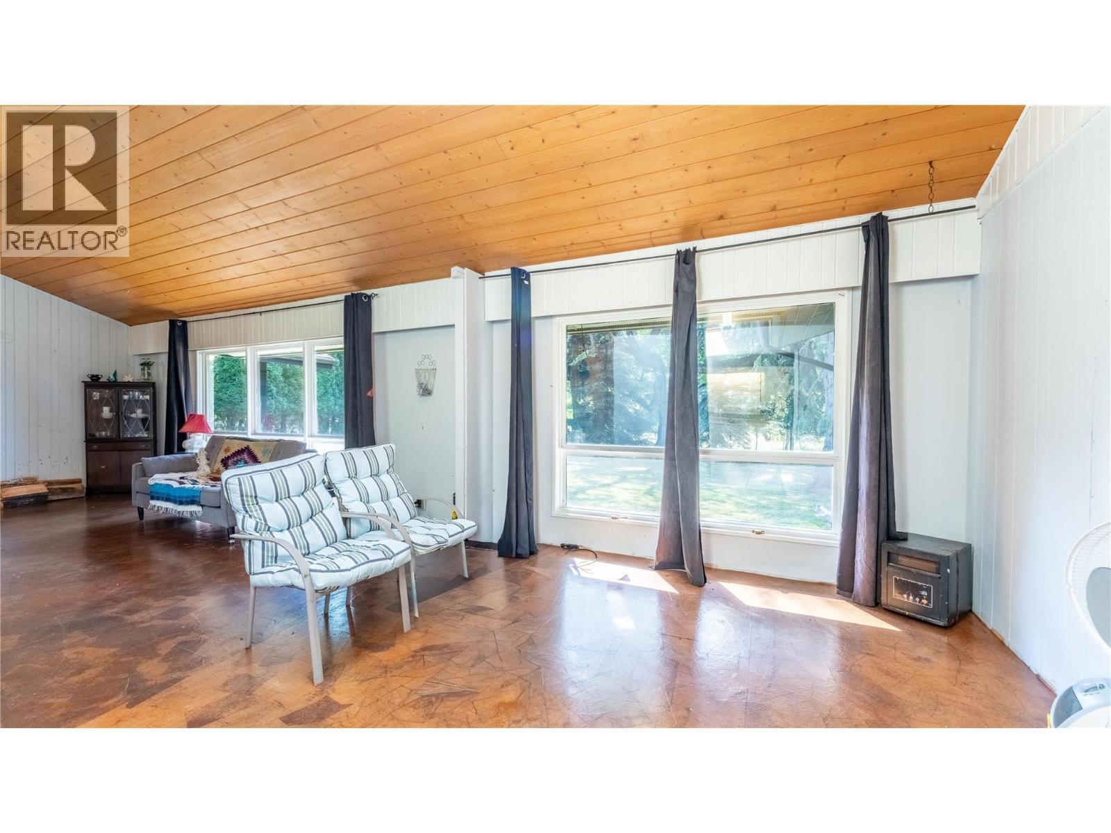 4580 44Th Street, Canyon, BC - Indoor