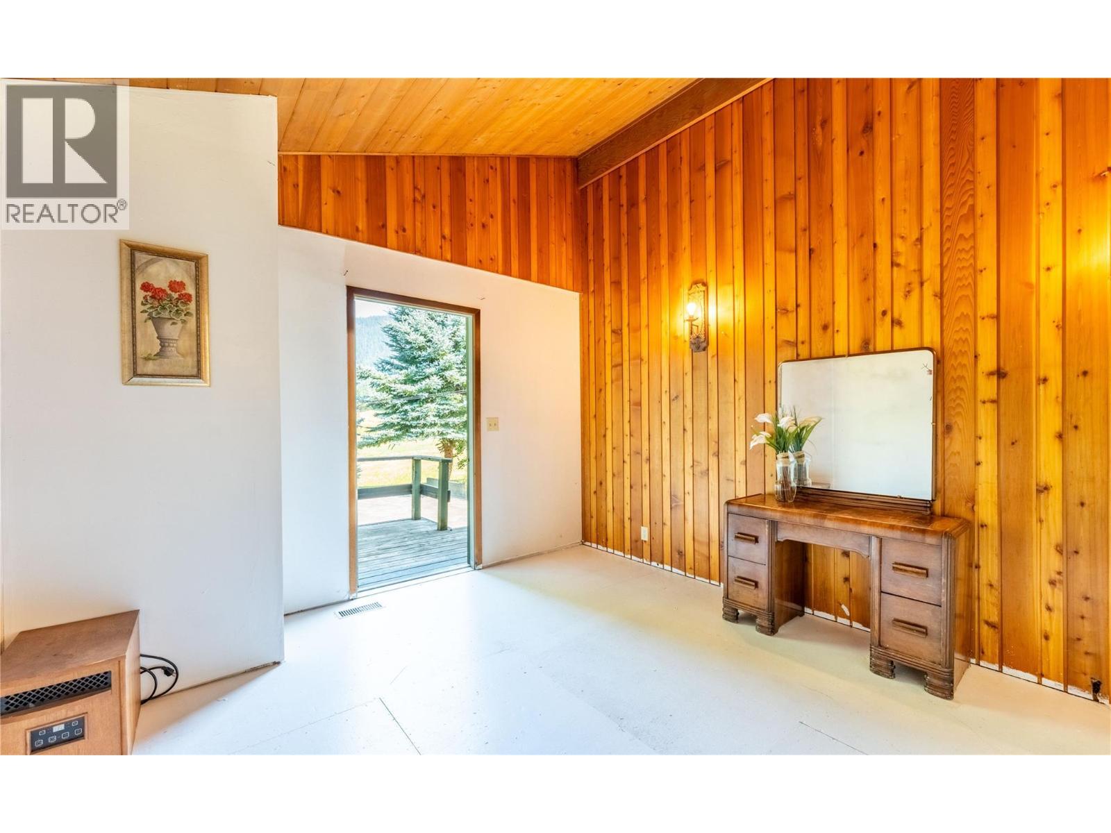 4580 44Th Street, Canyon, BC - Indoor Photo Showing Other Room