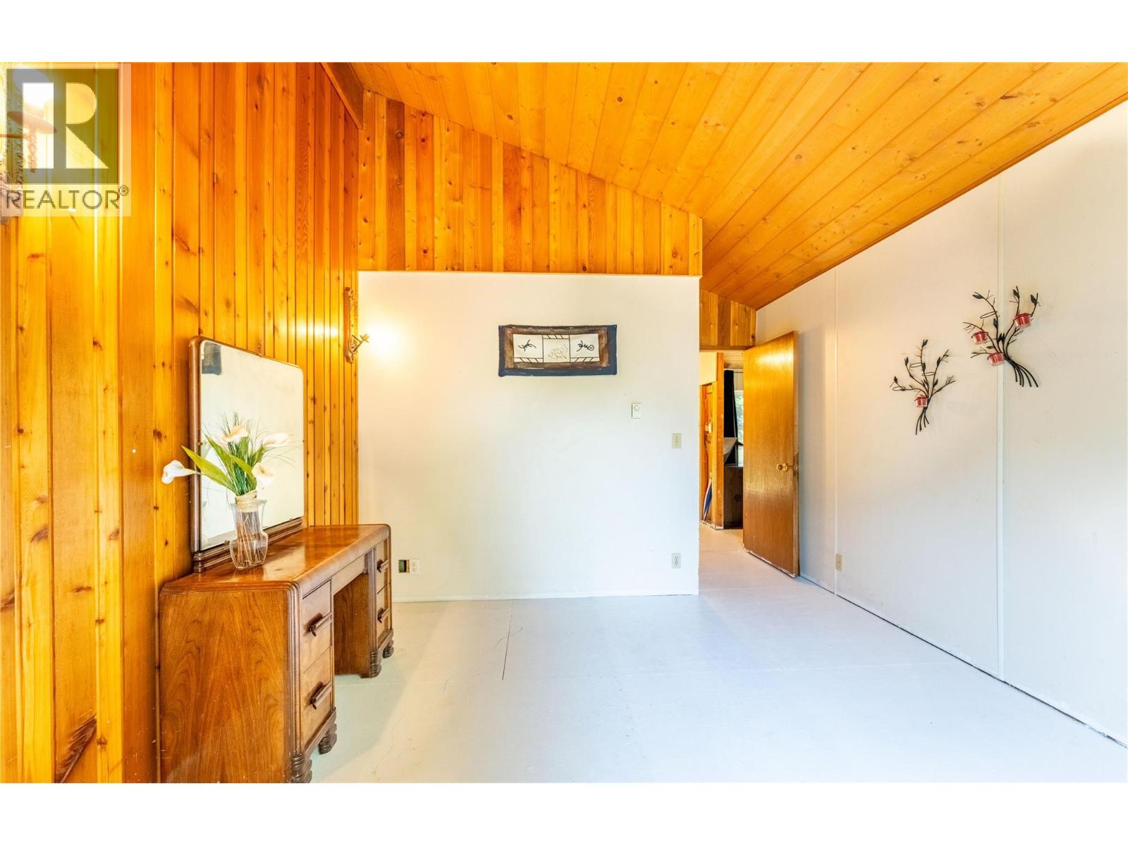 4580 44Th Street, Canyon, BC - Indoor Photo Showing Other Room