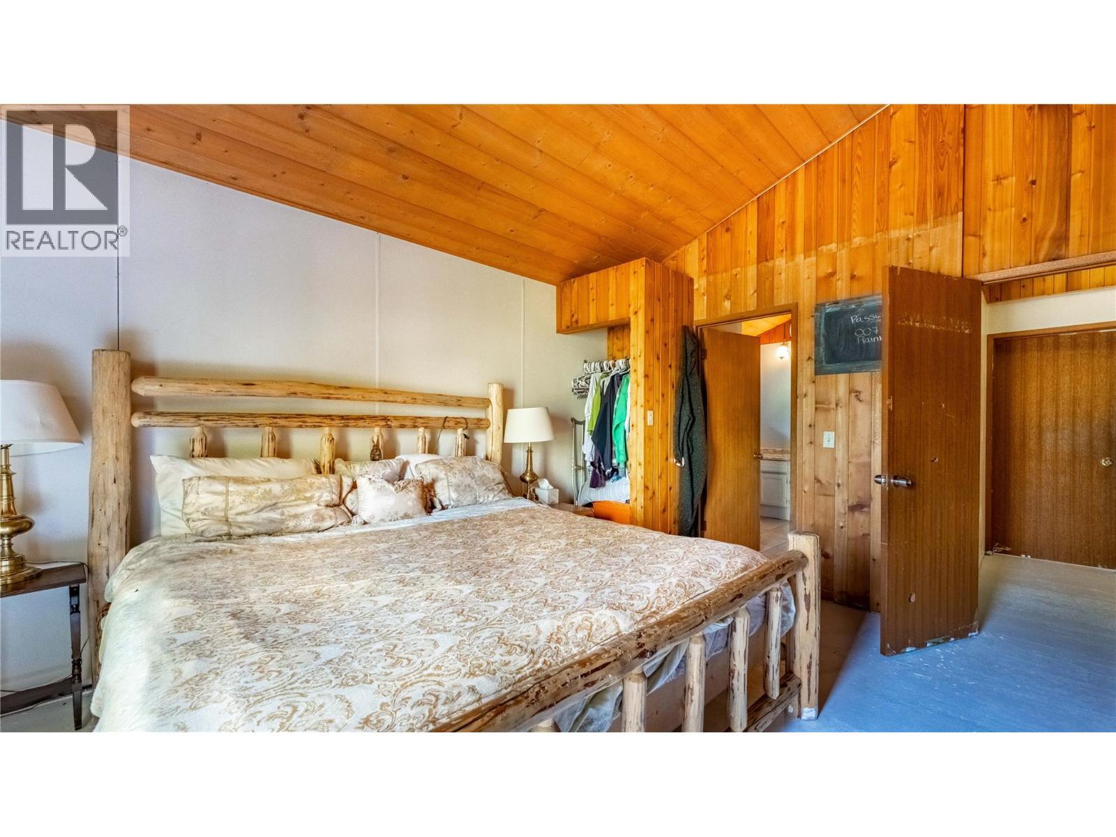 4580 44Th Street, Canyon, BC - Indoor Photo Showing Bedroom