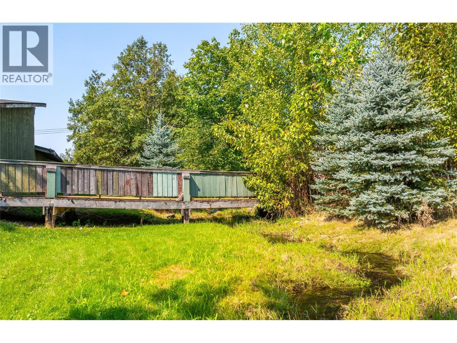 4580 44Th Street, Canyon, BC - Outdoor