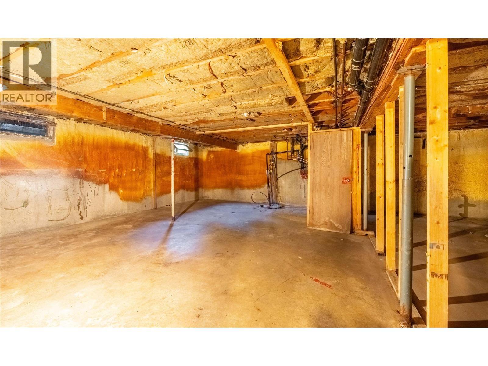 4580 44Th Street, Canyon, BC - Indoor