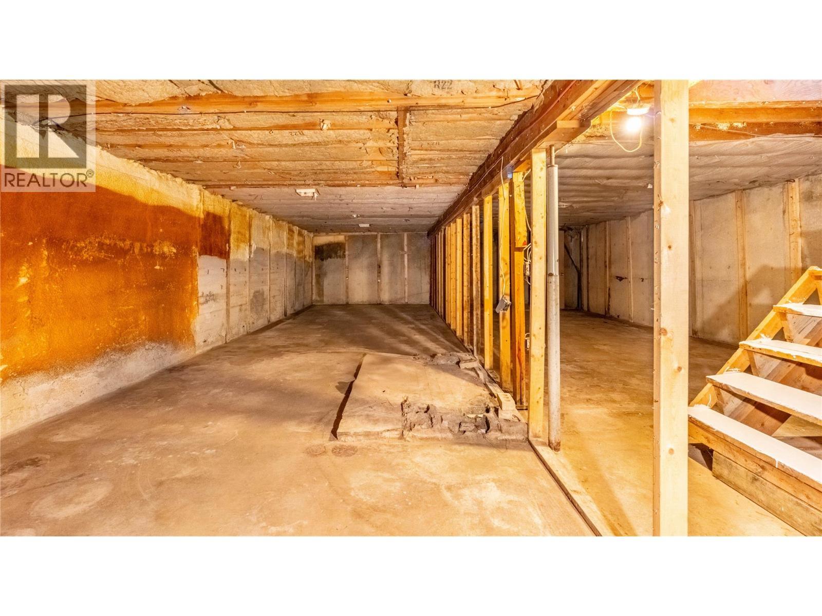 4580 44Th Street, Canyon, BC - Indoor Photo Showing Other Room