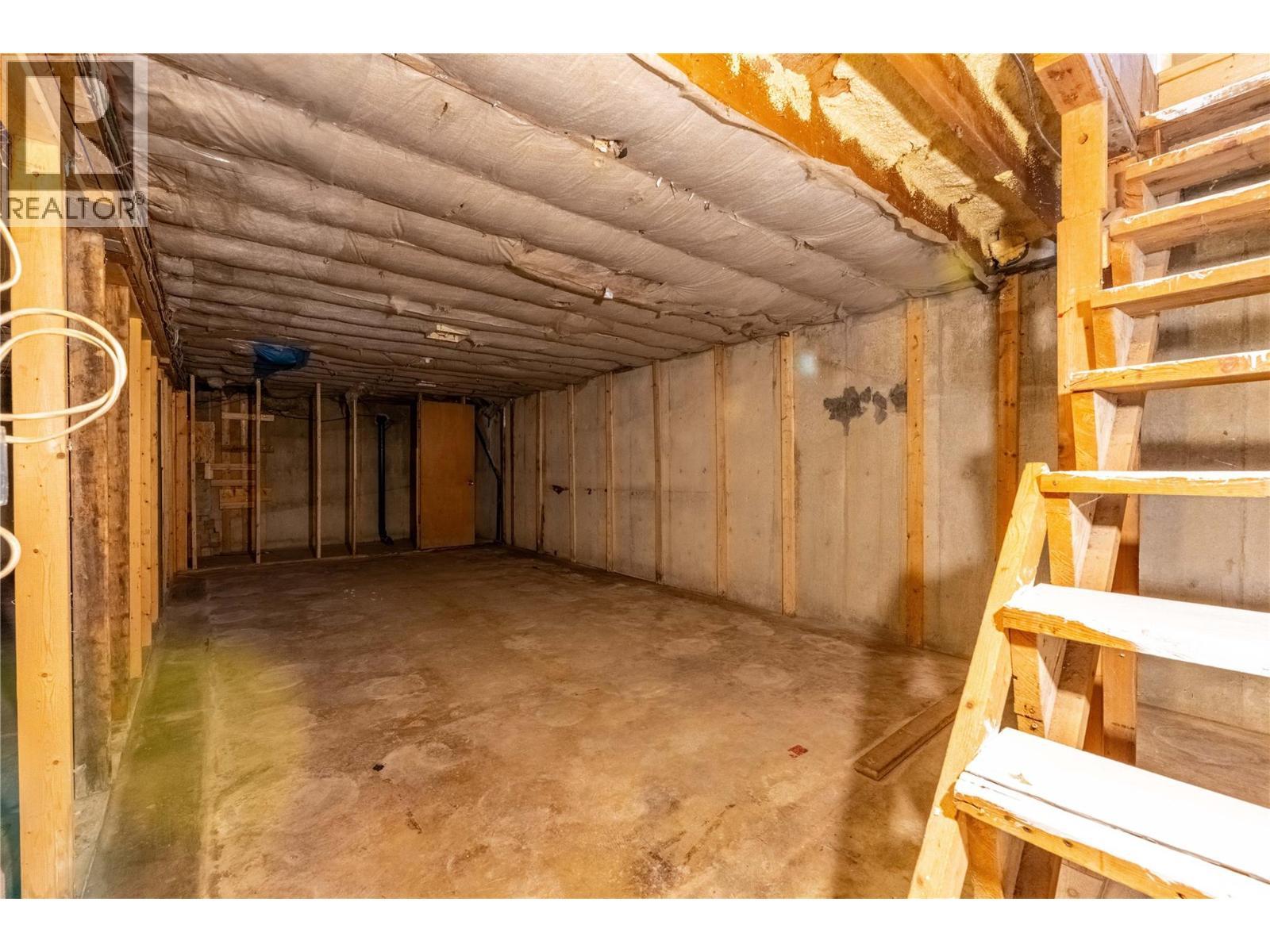 4580 44Th Street, Canyon, BC - Indoor Photo Showing Basement