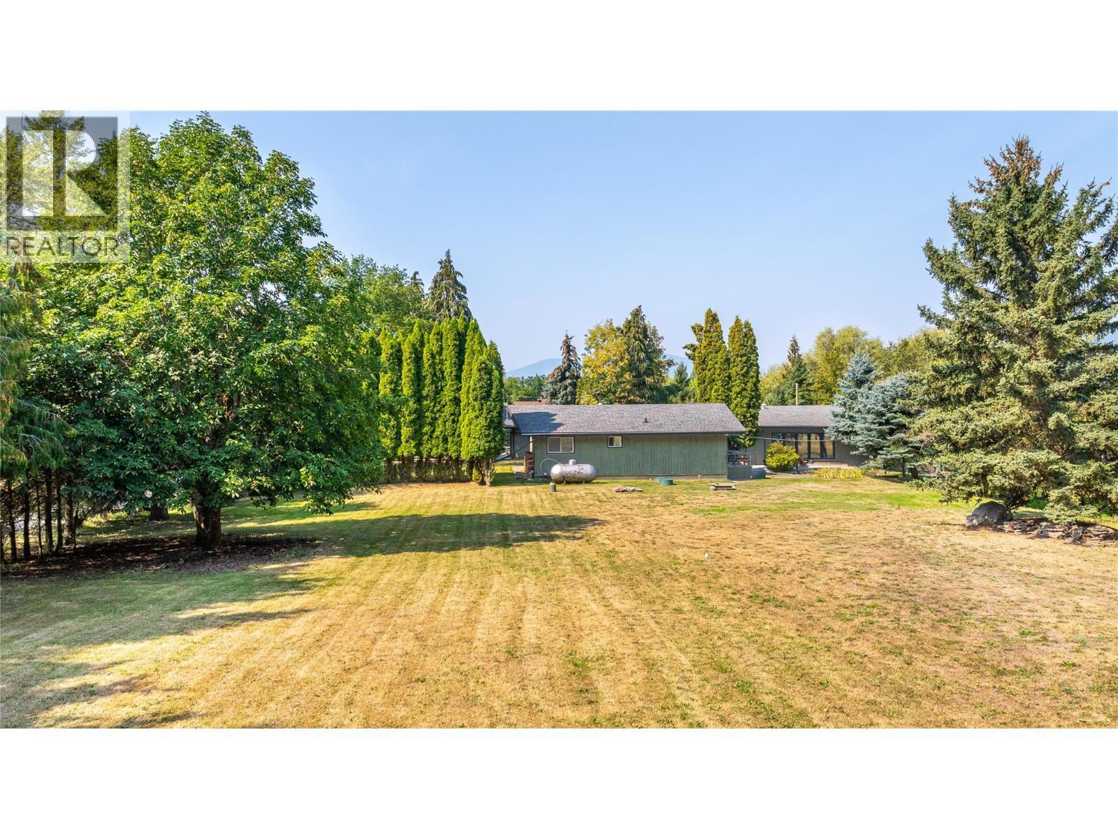 4580 44Th Street, Canyon, BC - Outdoor