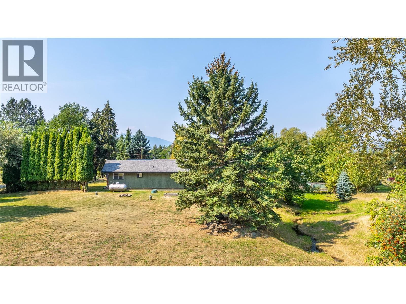 4580 44Th Street, Canyon, BC - Outdoor