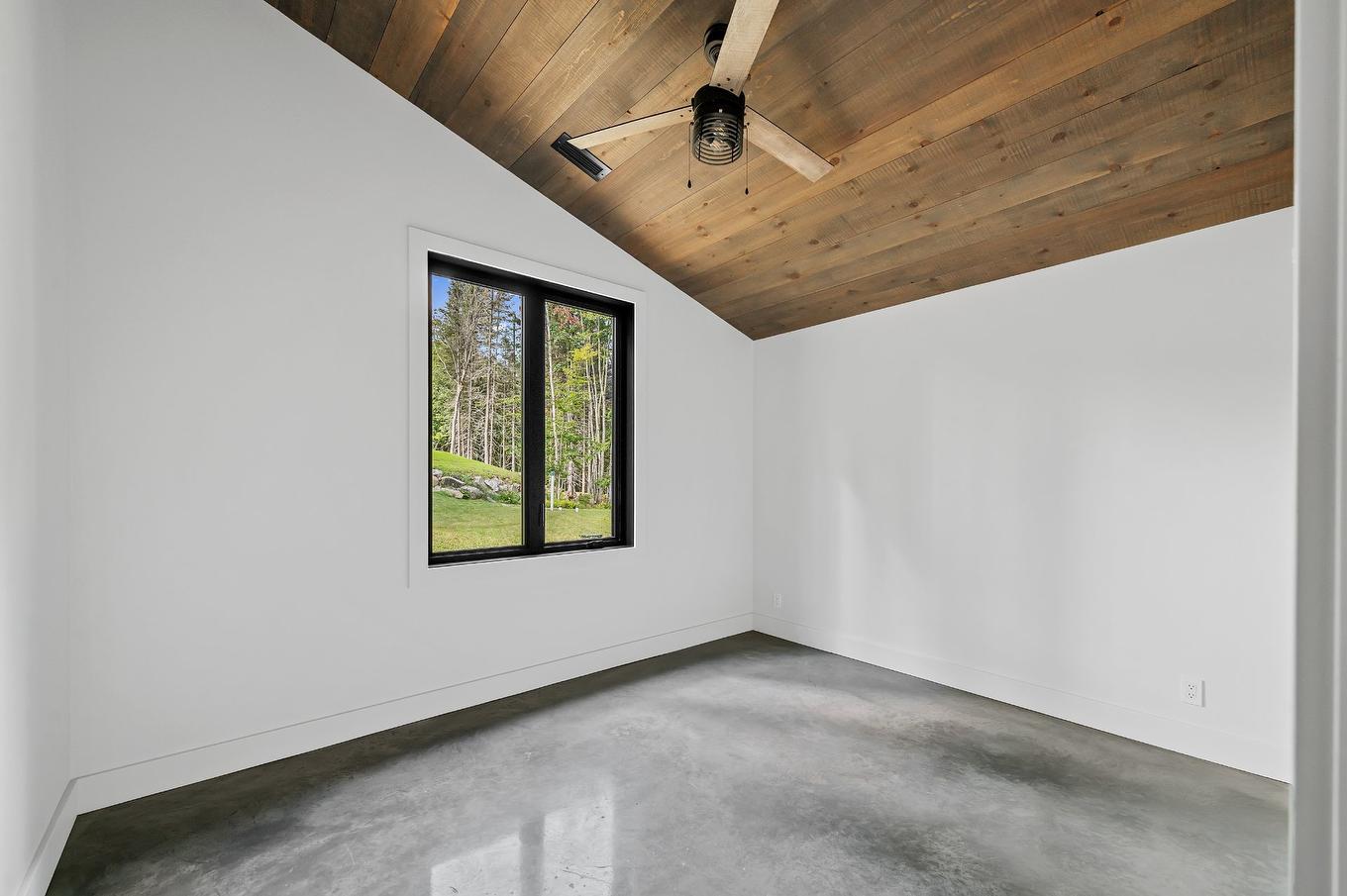 Bedroom - 1200 Ch. Du Lac-Rougeaud, Mont-Blanc, QC - Indoor Photo Showing Other Room