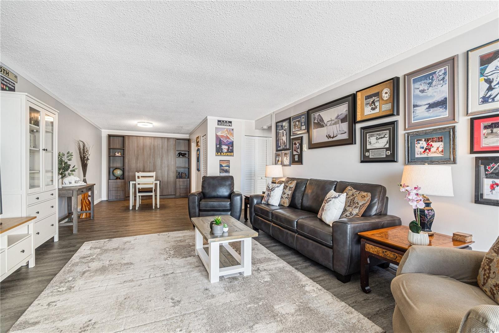 302-3555 Outrigger Rd, Nanoose Bay, BC - Indoor Photo Showing Living Room