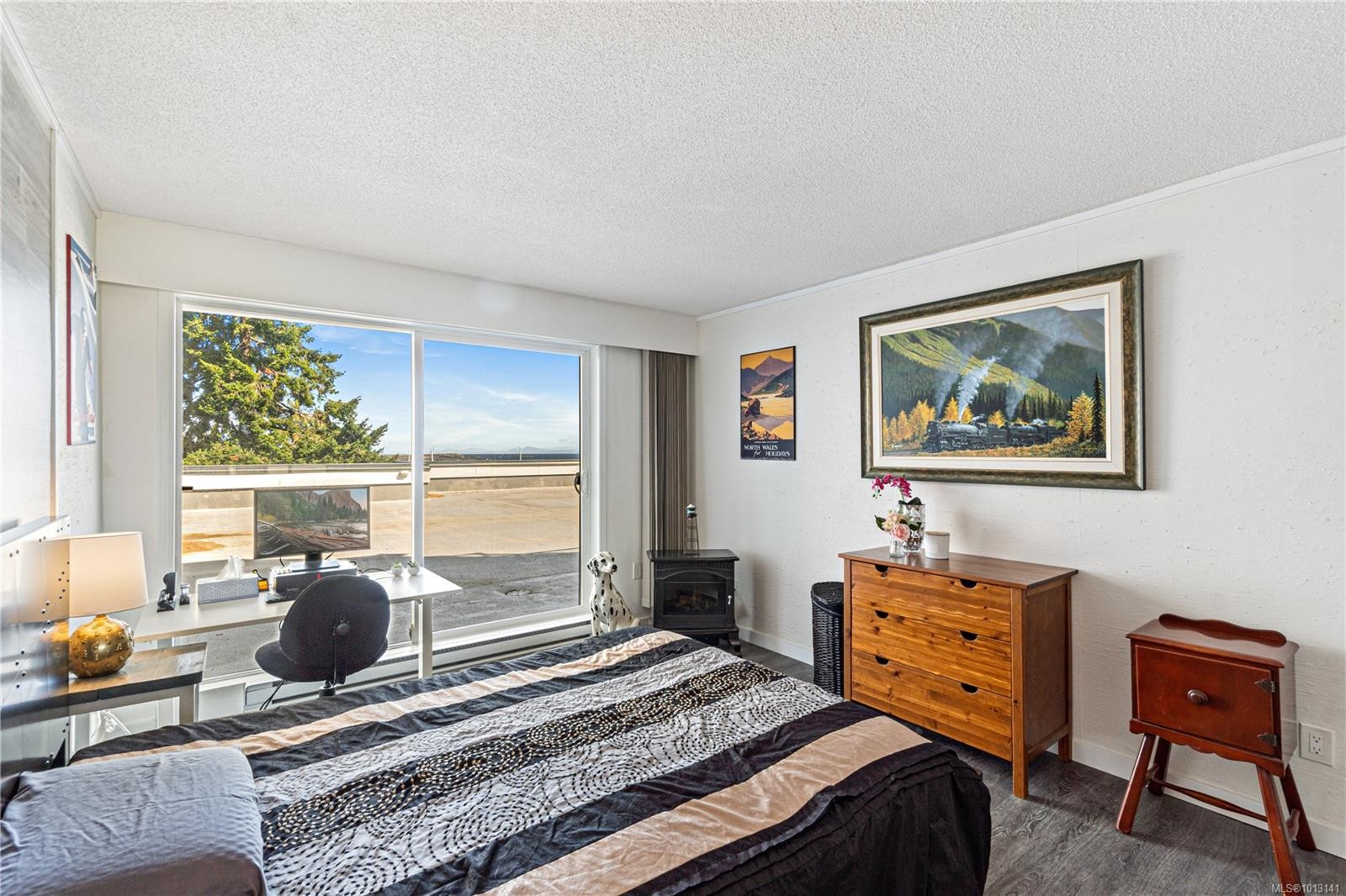 302-3555 Outrigger Rd, Nanoose Bay, BC - Indoor Photo Showing Bedroom