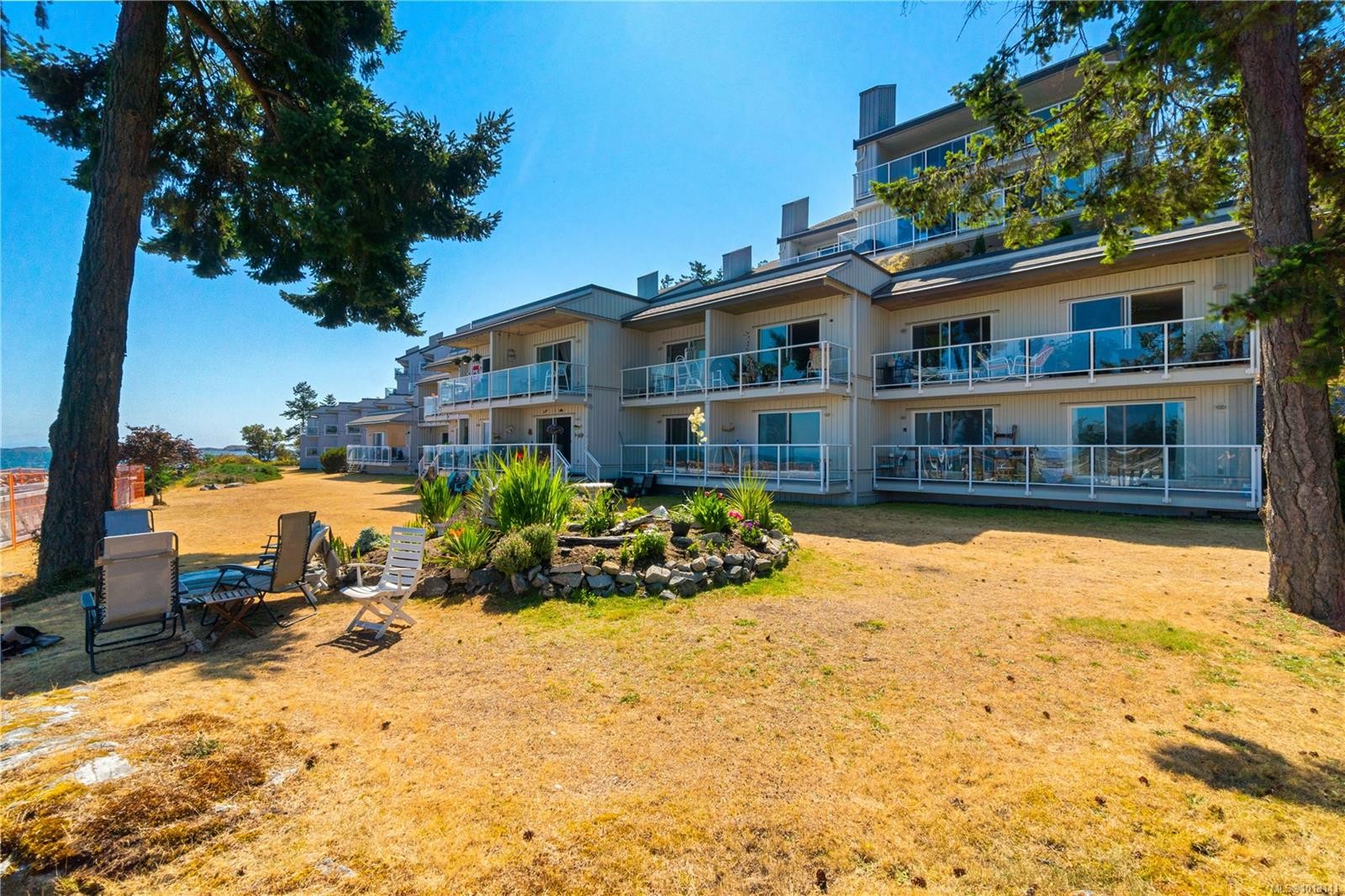 302-3555 Outrigger Rd, Nanoose Bay, BC - Outdoor With Balcony