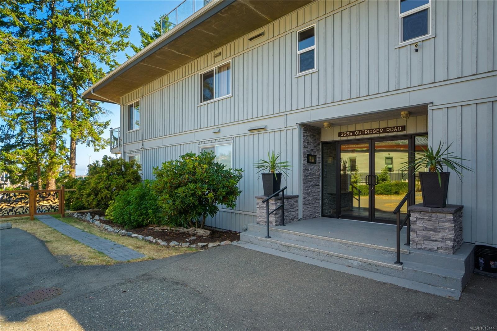 302-3555 Outrigger Rd, Nanoose Bay, BC - Outdoor