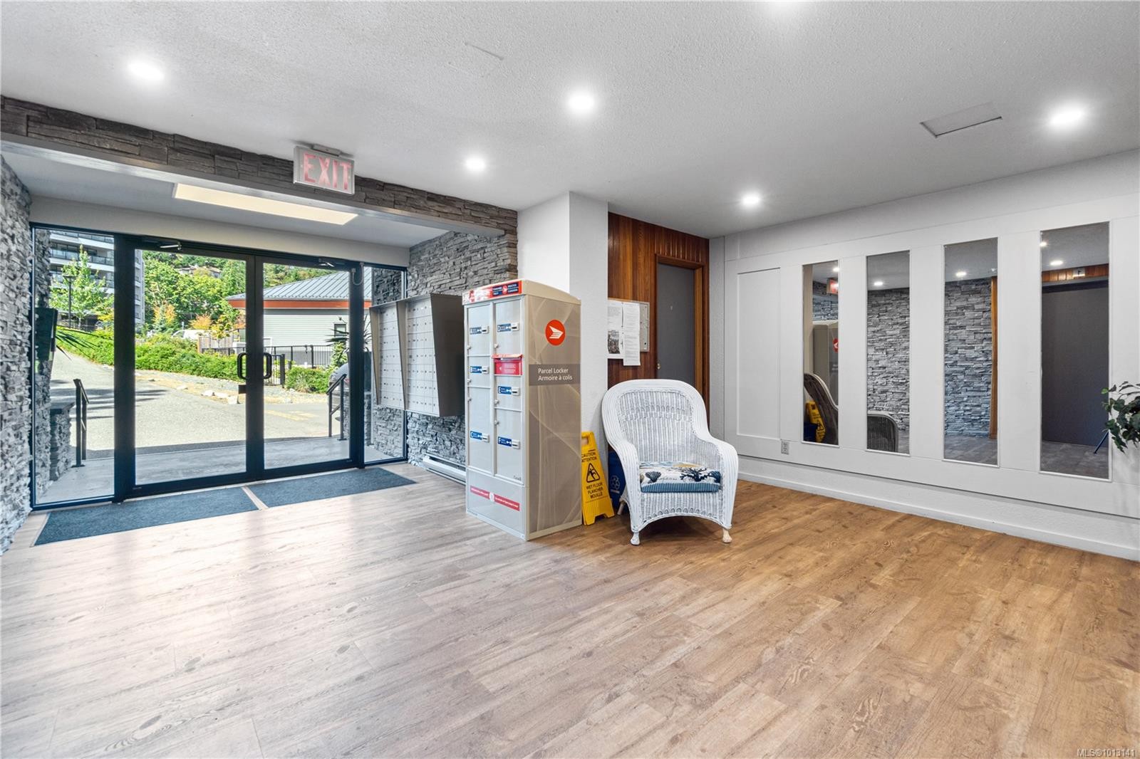 302-3555 Outrigger Rd, Nanoose Bay, BC - Indoor Photo Showing Other Room