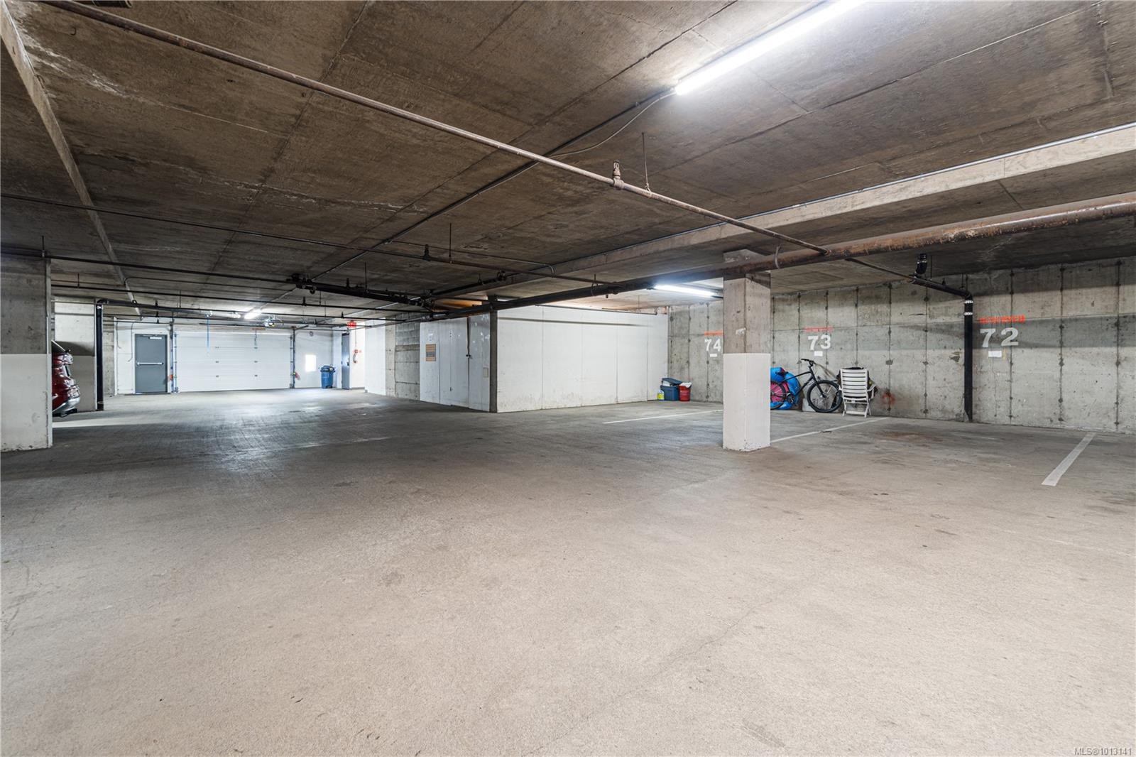 302-3555 Outrigger Rd, Nanoose Bay, BC - Indoor Photo Showing Garage