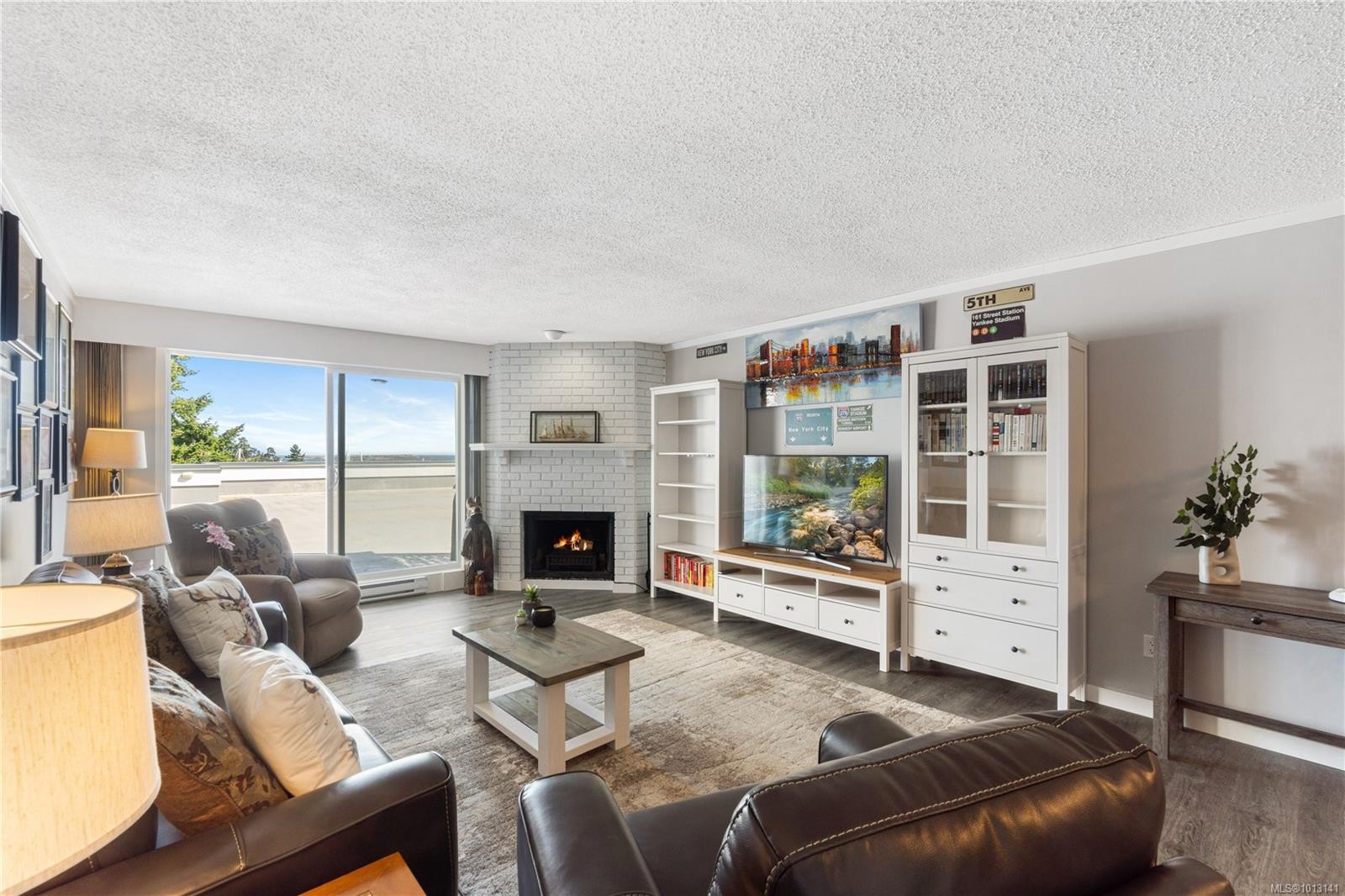302-3555 Outrigger Rd, Nanoose Bay, BC - Indoor Photo Showing Living Room With Fireplace