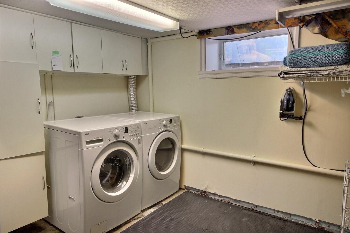 Salle de lavage - 4 7E Rue, Rouyn-Noranda, QC - Indoor Photo Showing Laundry Room