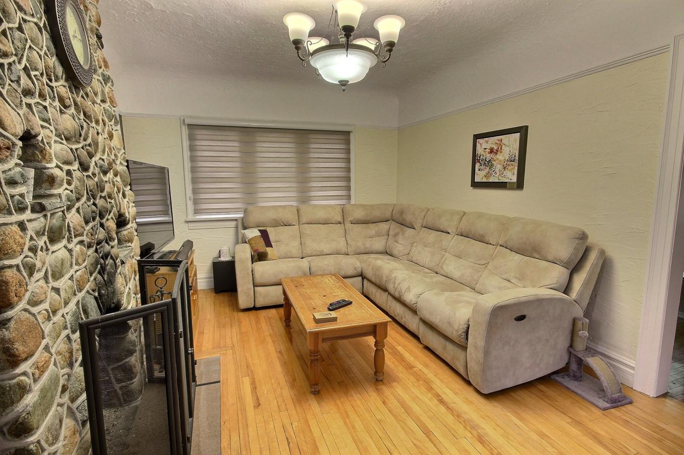 Salon - 4 7E Rue, Rouyn-Noranda, QC - Indoor Photo Showing Living Room