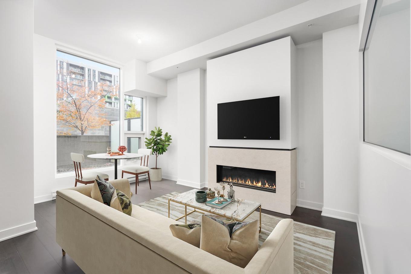 Living room - Th6-1188 Rue St-Antoine O., Montréal (Ville-Marie), QC - Indoor Photo Showing Living Room With Fireplace
