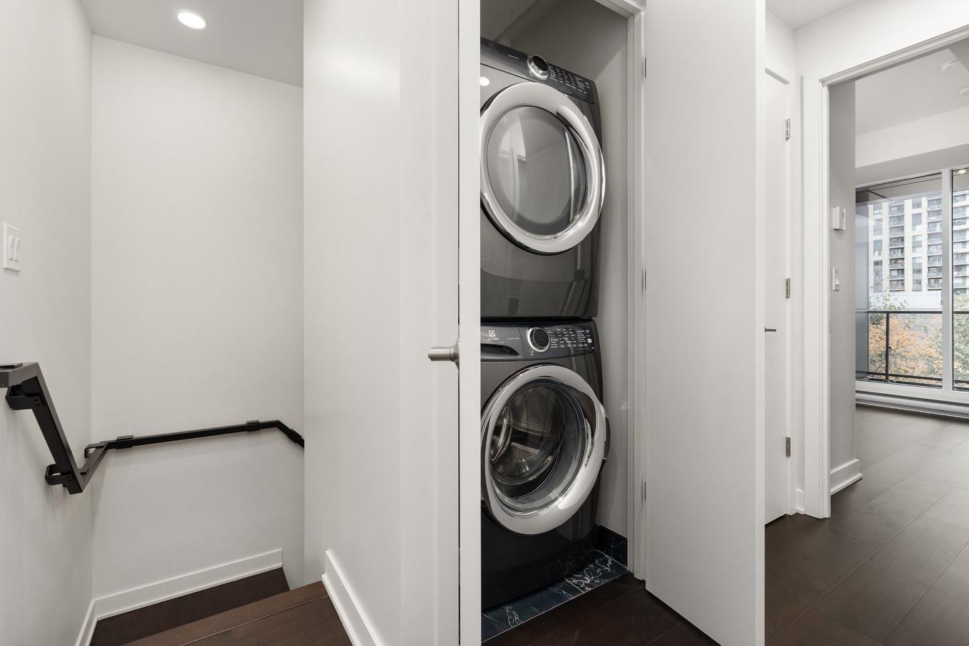 Laundry room - Th6-1188 Rue St-Antoine O., Montréal (Ville-Marie), QC - Indoor Photo Showing Laundry Room