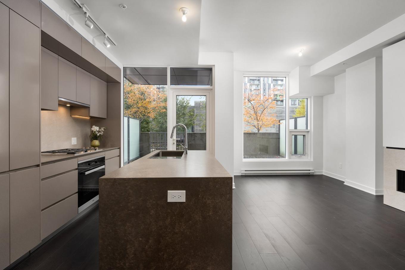 Overall view - Th6-1188 Rue St-Antoine O., Montréal (Ville-Marie), QC - Indoor Photo Showing Kitchen With Upgraded Kitchen