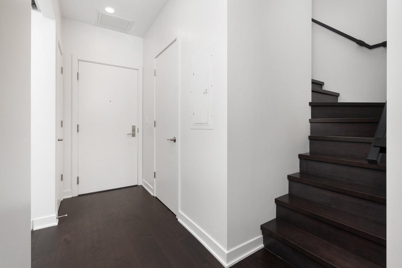 Hall - Th6-1188 Rue St-Antoine O., Montréal (Ville-Marie), QC - Indoor Photo Showing Other Room