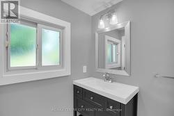 Upper Level 4 pc bathroom -