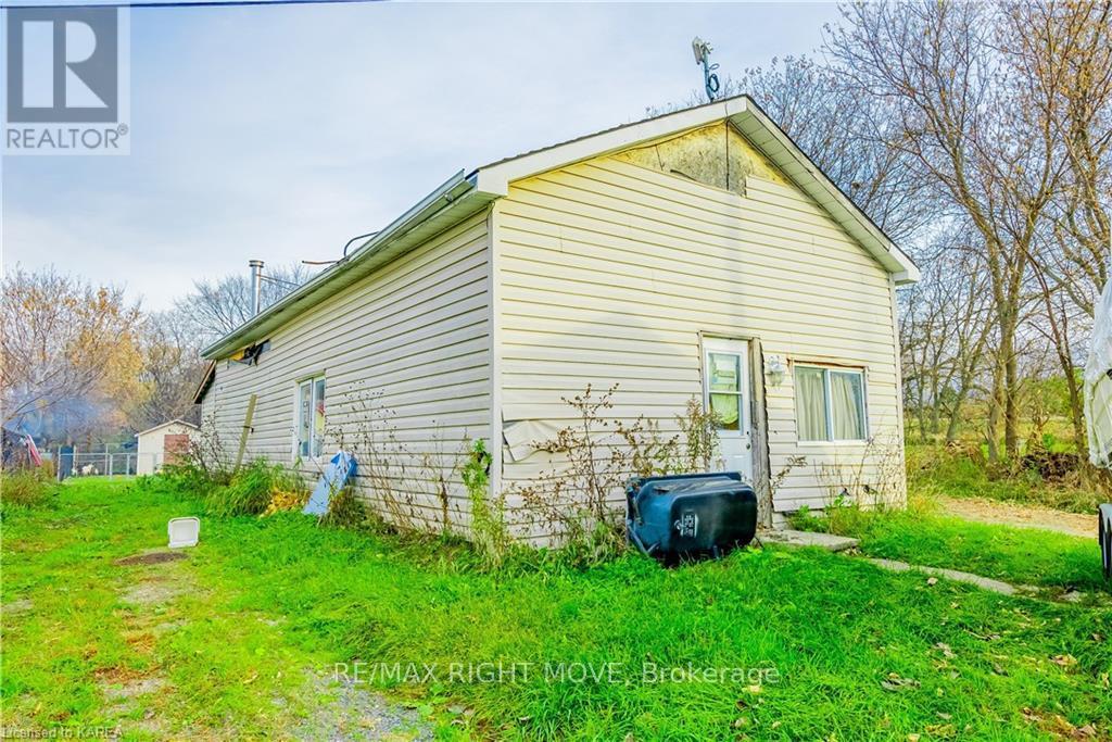 103 Bay Street, Leeds And The Thousand Islands, ON - Outdoor