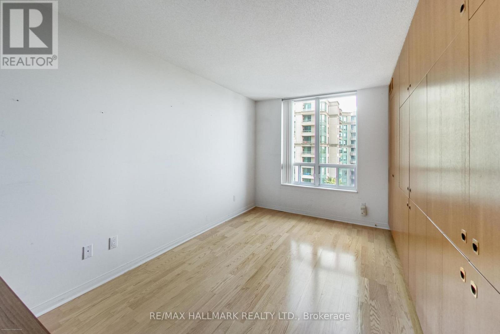 Primary Ensuite w/Large Soaker Tub - 702 - 5 Emerald Lane, Vaughan, ON - Indoor Photo Showing Other Room