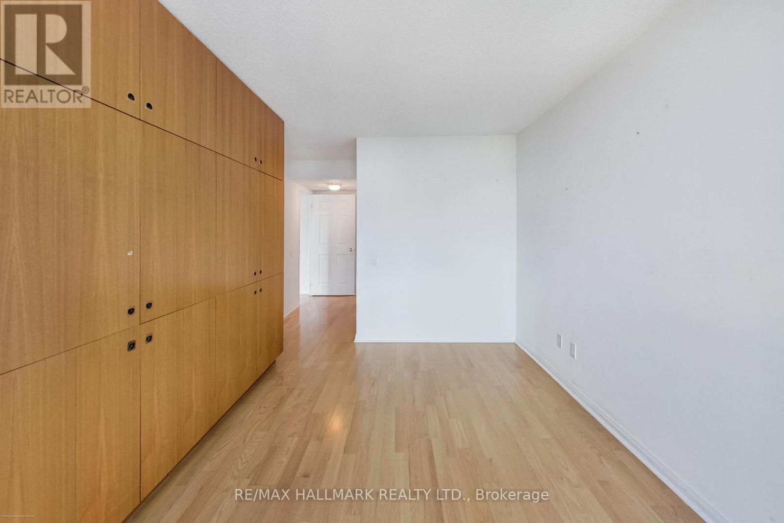 Separate Shower - 702 - 5 Emerald Lane, Vaughan, ON - Indoor Photo Showing Other Room