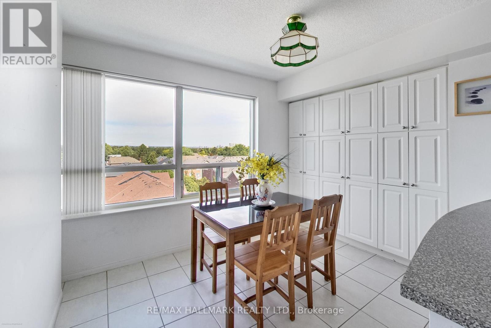 702 - 5 Emerald Lane, Vaughan, ON - Indoor Photo Showing Dining Room