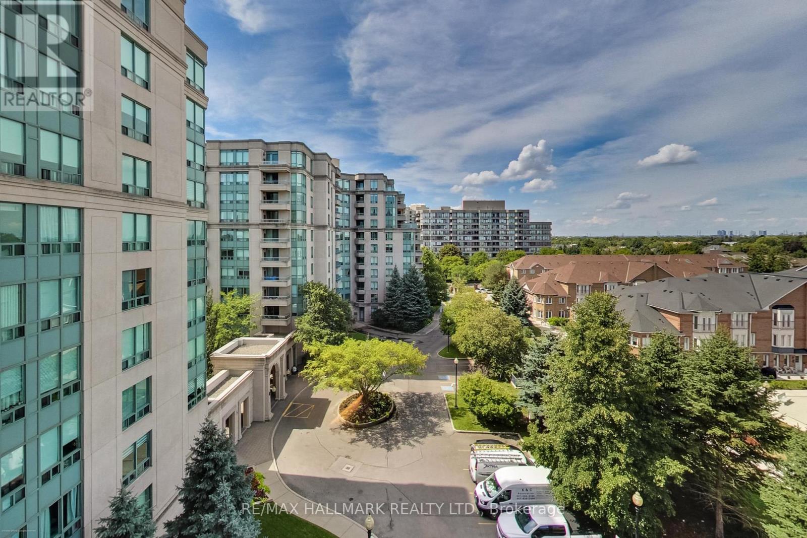 Primary Bedroom w/B/I Closets - 702 - 5 Emerald Lane, Vaughan, ON - Outdoor