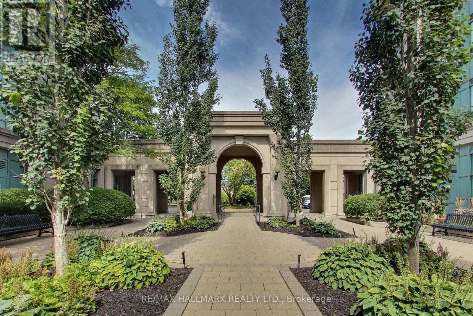Kitchen - 702 - 5 Emerald Lane, Vaughan, ON - Outdoor