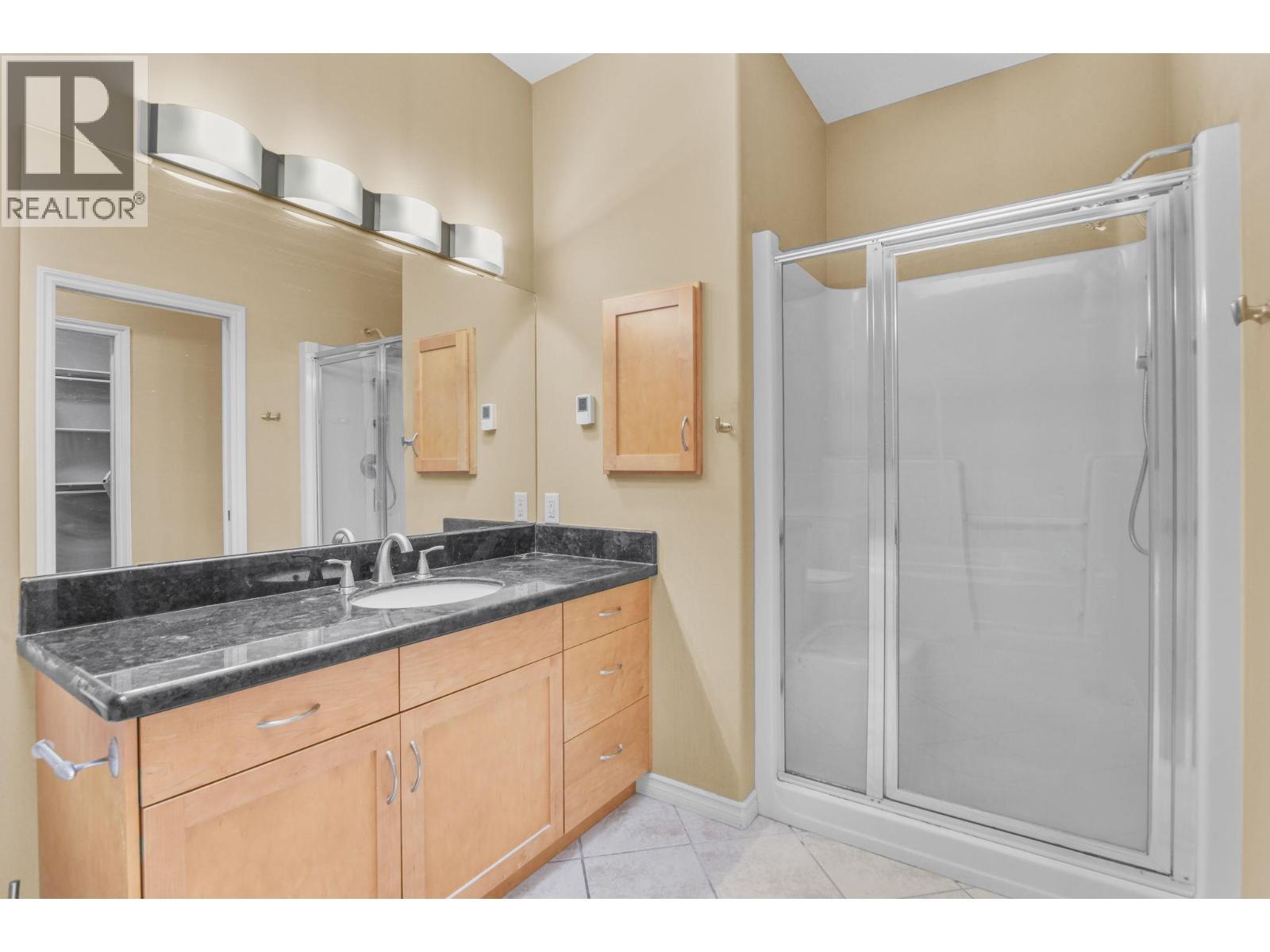 primary washroom - very roomy - 2365 Stillingfleet Road Unit# 39, Kelowna, BC - Indoor Photo Showing Bathroom