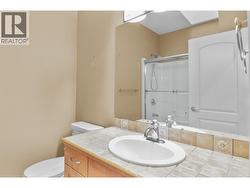 full main bathroom -