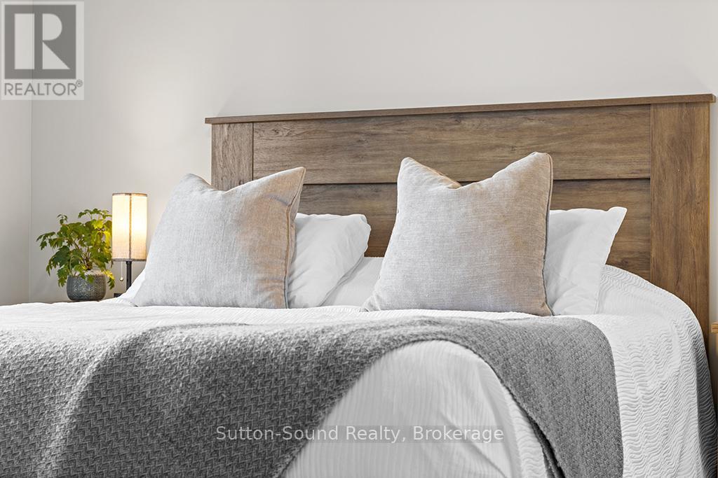 3 - 18 Maple Golf Crescent, Northern Bruce Peninsula, ON - Indoor Photo Showing Bedroom