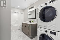 4pc bathroom with laundry -