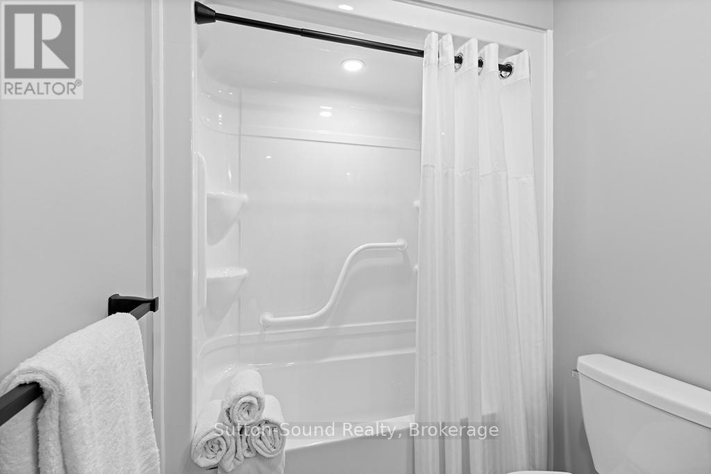 3 - 18 Maple Golf Crescent, Northern Bruce Peninsula, ON - Indoor Photo Showing Bathroom