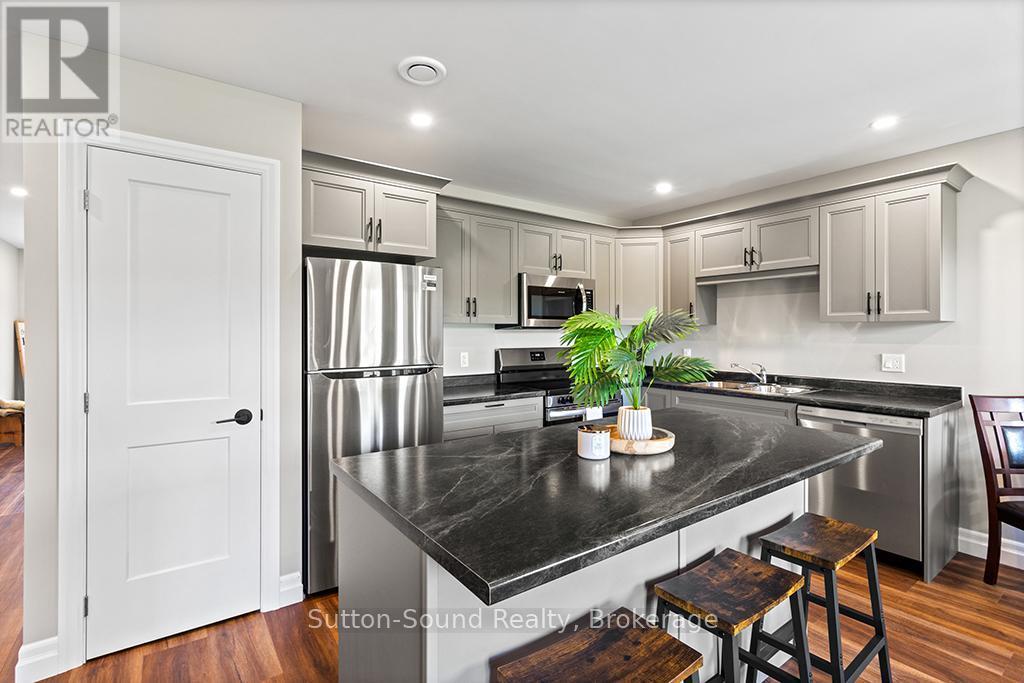 3 - 18 Maple Golf Crescent, Northern Bruce Peninsula, ON - Indoor Photo Showing Kitchen With Stainless Steel Kitchen