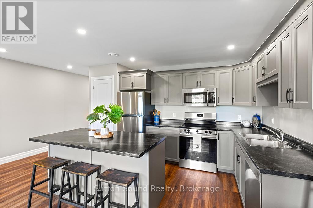 3 - 18 Maple Golf Crescent, Northern Bruce Peninsula, ON - Indoor Photo Showing Kitchen With Stainless Steel Kitchen With Double Sink
