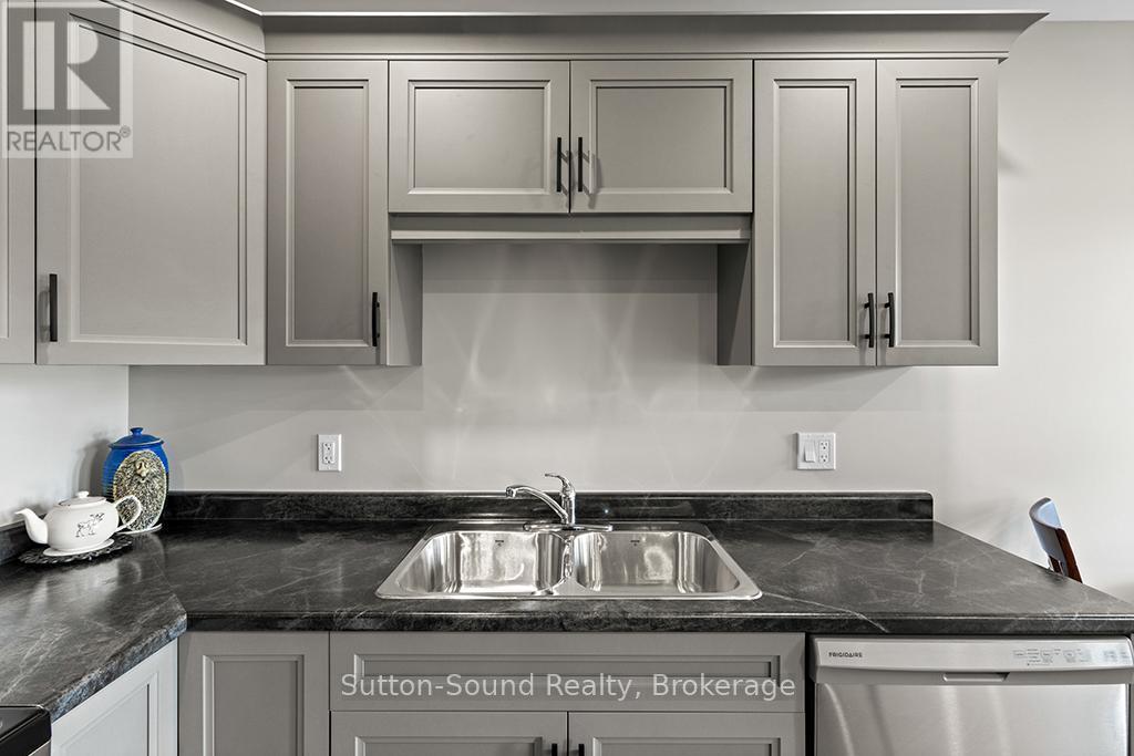 3 - 18 Maple Golf Crescent, Northern Bruce Peninsula, ON - Indoor Photo Showing Kitchen With Double Sink