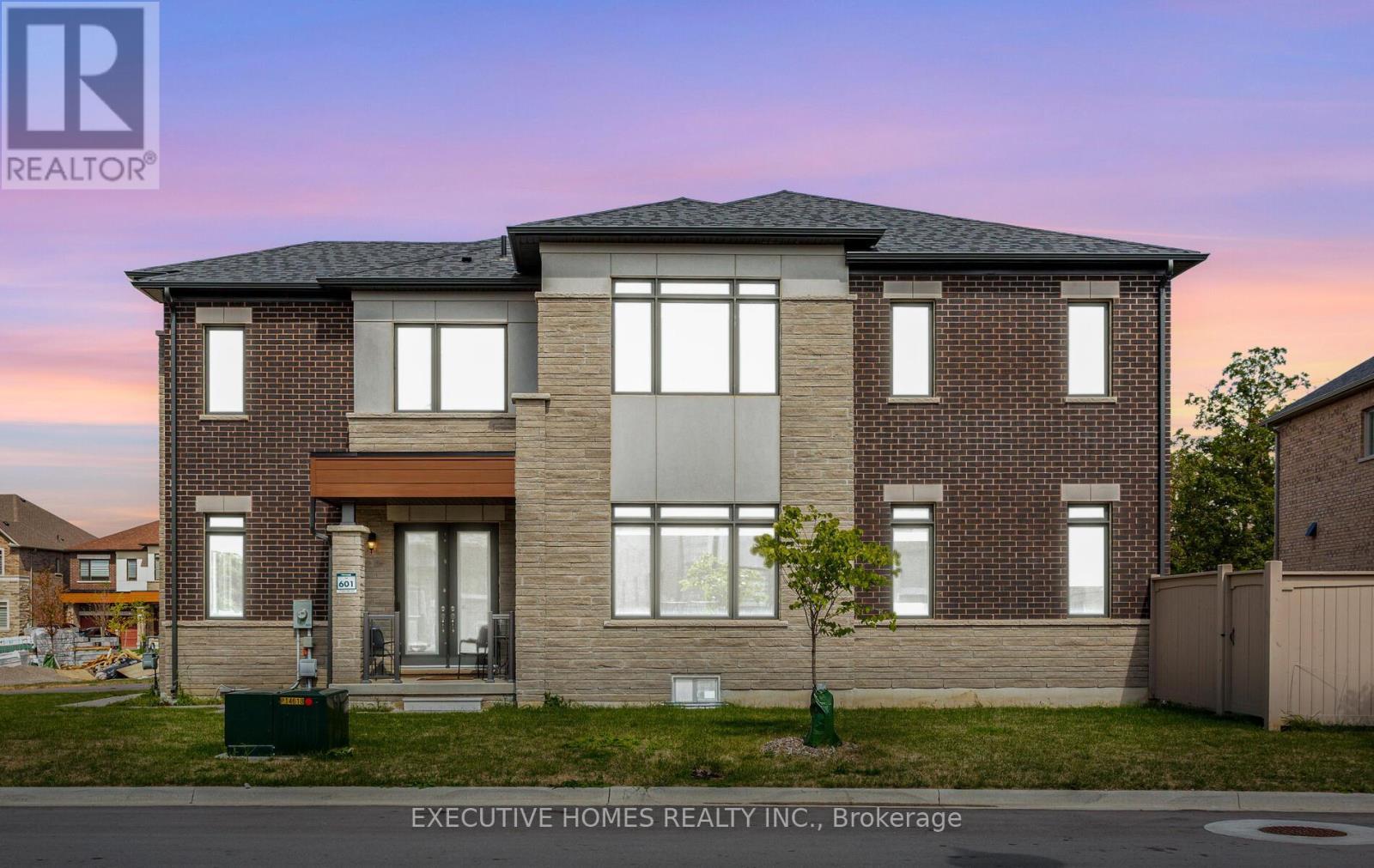 77 Pond View Gate, Hamilton, ON - Outdoor