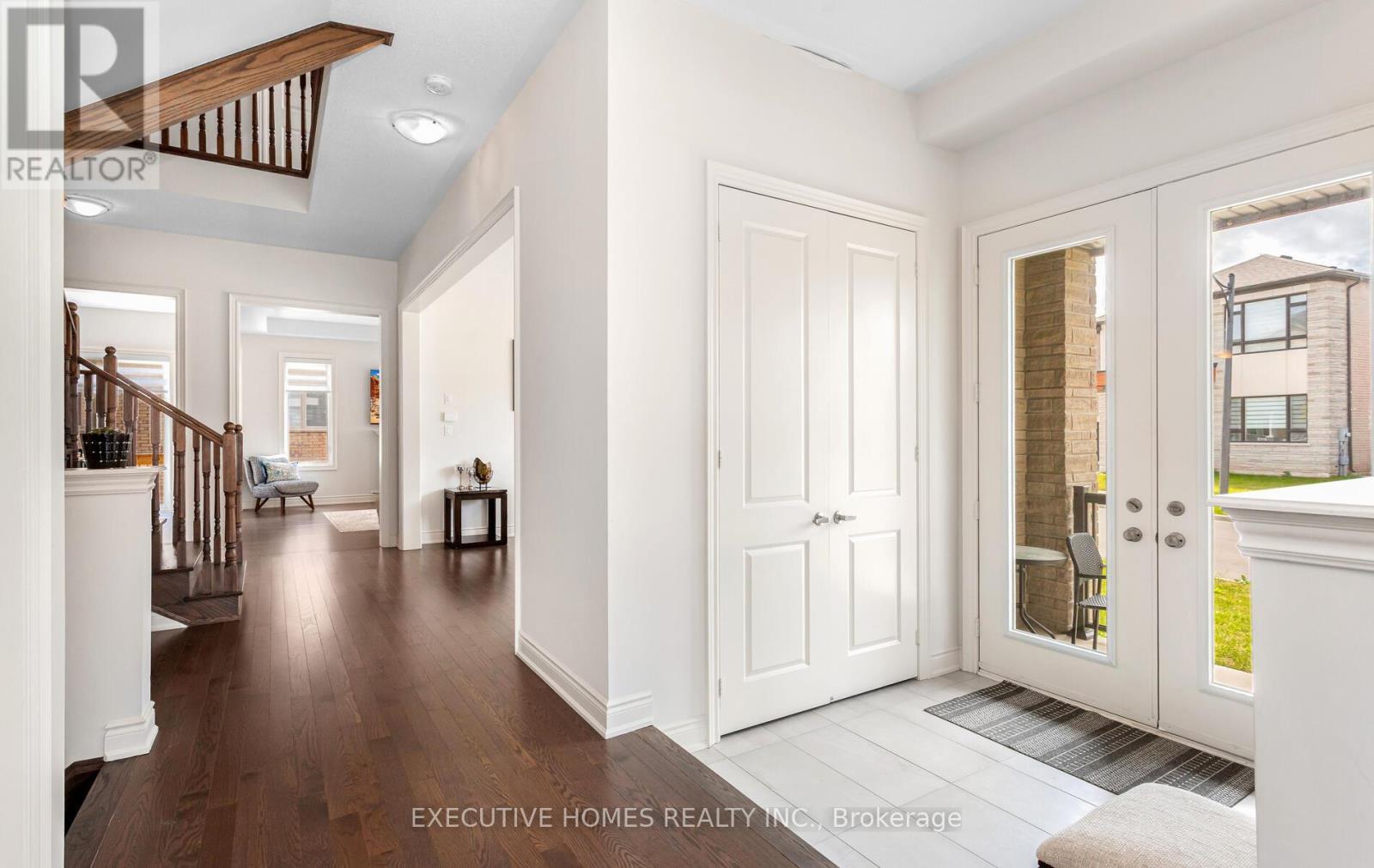 77 Pond View Gate, Hamilton, ON - Indoor Photo Showing Other Room