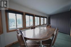 Diningroom overlooks Lake/2nd Bed Space -
